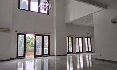 Rumah mewah 2 lantai, swimming Pool, post security, Metro, View Golf Pondok Indah CL 602