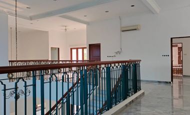 Rumah mewah 2 lantai, swimming Pool, post security, Metro, View Golf Pondok Indah CL 602