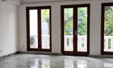 Rumah mewah 2 lantai, swimming Pool, post security, Metro, View Golf Pondok Indah CL 602