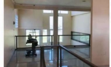 RUMAH BAGUS MINIMALIS 3 LANTAI NYAMAN SIAP HUNI DI SANGKANHURIP BANDUNG