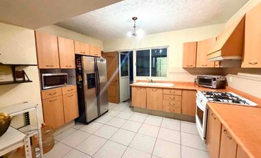 Oportunidad!! Amplia casa en venta en Condominio Bosques de la Hacienda, Metepec!