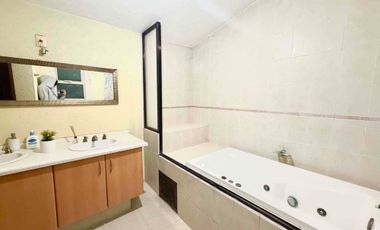 Oportunidad!! Amplia casa en venta en Condominio Bosques de la Hacienda, Metepec!