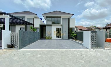 RUMAH DESAIN MEWAH, TANAH LUAS, DEKAT PASAR JANGKANG