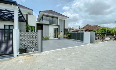 RUMAH DESAIN MEWAH, TANAH LUAS, DEKAT PASAR JANGKANG