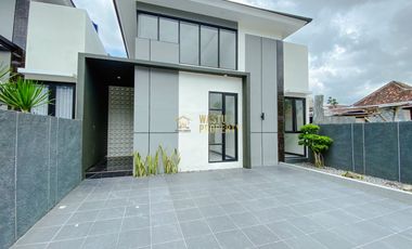 RUMAH DESAIN MEWAH, TANAH LUAS, DEKAT PASAR JANGKANG