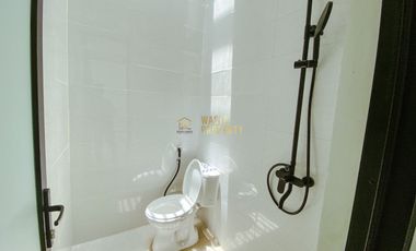 RUMAH DESAIN MEWAH, TANAH LUAS, DEKAT PASAR JANGKANG