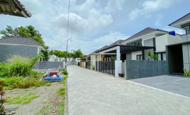 RUMAH DESAIN MEWAH, TANAH LUAS, DEKAT PASAR JANGKANG