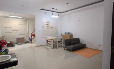 RUMAH IDAMAN MINIMALIS MODERN 2 LANTAI NYAMAN STRATEGIS SIAP HUNI DI TAMAN HOLIS INDAH 1 THI1 BANDUNG