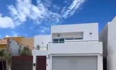 CASA EN VENTA ZONA TRES RÍOS con ELEVADOR y ALBERCA