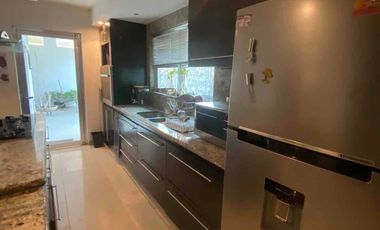 CASA EN VENTA ZONA TRES RÍOS con ELEVADOR y ALBERCA