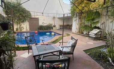 CASA EN VENTA ZONA TRES RÍOS con ELEVADOR y ALBERCA