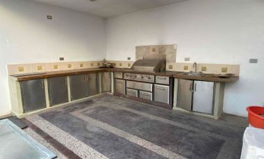 CASA EN VENTA ZONA TRES RÍOS con ELEVADOR y ALBERCA