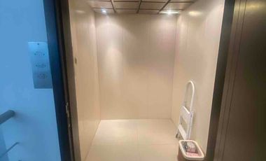 CASA EN VENTA ZONA TRES RÍOS con ELEVADOR y ALBERCA
