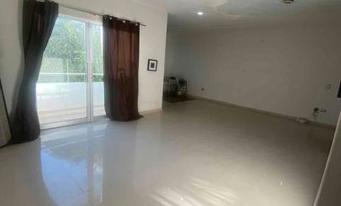 CASA EN VENTA ZONA TRES RÍOS con ELEVADOR y ALBERCA