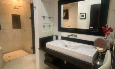 CASA EN VENTA ZONA TRES RÍOS con ELEVADOR y ALBERCA