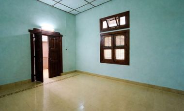 Disewakan Rumah Kuno Belanda Hook Pusat Kota di Ijen Klojen Malang
