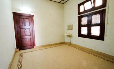 Disewakan Rumah Kuno Belanda Hook Pusat Kota di Ijen Klojen Malang