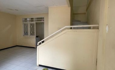 DISEWAKAN CEPAT BARU RENOVASI RUMAH TAMAN PALEM LESTARI 2 LANTAI, JAKARTA BARAT