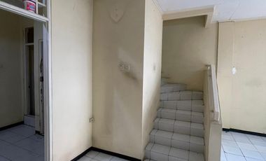 DISEWAKAN CEPAT BARU RENOVASI RUMAH TAMAN PALEM LESTARI 2 LANTAI, JAKARTA BARAT