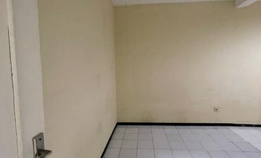 DISEWAKAN CEPAT BARU RENOVASI RUMAH TAMAN PALEM LESTARI 2 LANTAI, JAKARTA BARAT