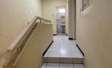 DISEWAKAN CEPAT BARU RENOVASI RUMAH TAMAN PALEM LESTARI 2 LANTAI, JAKARTA BARAT