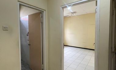 DISEWAKAN CEPAT BARU RENOVASI RUMAH TAMAN PALEM LESTARI 2 LANTAI, JAKARTA BARAT