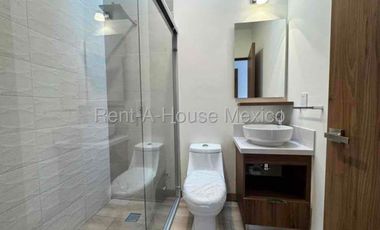 Renta de casa a estrenar 3 recámaras y Roof Garden, Misión Schoenstatt