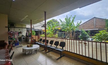 Disewakan Cepat Rumah Bonus tempat usaha di Pinang Dekat pasar bengkok , Tangerang