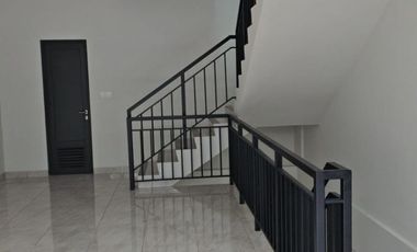 Disewakan Ruko Crystal Boulevard 3 Lantai, Luas 189M2, Bebas Banjir, bisa KPR, Akses 6Km Dari Tol Bekasi Timur Summarecon Bekasi