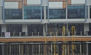 Disewakan Ruko Crystal Boulevard 3 Lantai, Luas 189M2, Bebas Banjir, bisa KPR, Akses 6Km Dari Tol Bekasi Timur Summarecon Bekasi