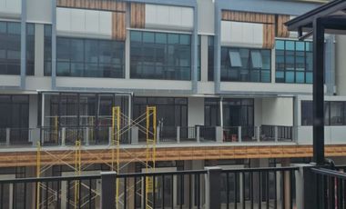 Disewakan Ruko Crystal Boulevard 3 Lantai, Luas 189M2, Bebas Banjir, bisa KPR, Akses 6Km Dari Tol Bekasi Timur Summarecon Bekasi