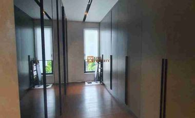 LEVEL LUXURY - BARU & MEWAH!
Rumah 3.5 Lantai Modern Luxury Contemporary - Super Langka di Puri Mansion, Jakarta Barat
Unit baru, luas besar, finishing premium, dan dilengkapi Private Pool. Cocok untuk keluarga yang mengutamakan kenyamanan, privasi, dan prestise