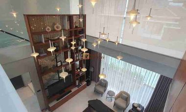 LEVEL LUXURY - BARU & MEWAH!
Rumah 3.5 Lantai Modern Luxury Contemporary - Super Langka di Puri Mansion, Jakarta Barat
Unit baru, luas besar, finishing premium, dan dilengkapi Private Pool. Cocok untuk keluarga yang mengutamakan kenyamanan, privasi, dan prestise