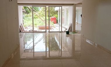 RUMAH MEWAH 2 LANTAI LUAS TERAWAT SIAP HUNI DI JAYAGIRI LEMBANG
