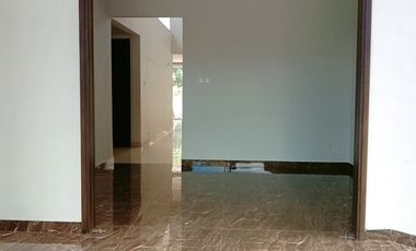 RUMAH MEWAH 2 LANTAI LUAS TERAWAT SIAP HUNI DI JAYAGIRI LEMBANG