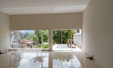 RUMAH MEWAH 2 LANTAI LUAS TERAWAT SIAP HUNI DI JAYAGIRI LEMBANG
