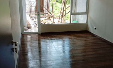 RUMAH MEWAH 2 LANTAI LUAS TERAWAT SIAP HUNI DI JAYAGIRI LEMBANG