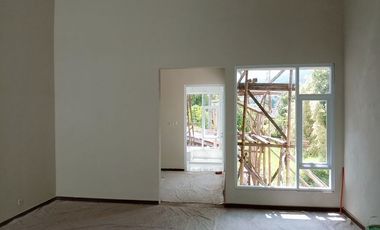 RUMAH MEWAH 2 LANTAI LUAS TERAWAT SIAP HUNI DI JAYAGIRI LEMBANG