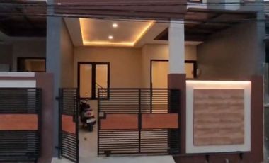 RUMAH BARU MINIMALIS MODERN 2 LANTAI LINGKUNGAN NYAMAN SIAP HUNI DI ARCAMANIK BANDUNG
