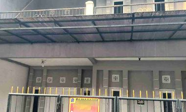 RUMAH 2 LANTAI, 4KTDR, DEKAT JALAN UTAMA, SARIJADI.