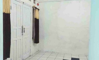 RUMAH 2 LANTAI, 4KTDR, DEKAT JALAN UTAMA, SARIJADI.