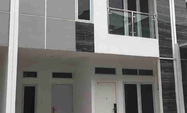 DI JUAL RUMAH 2 LANTAI SIAP HUNI LEGALITAS SHM LOKASI STRATEGIS DEKAT TERMINAL RAWAMANGUN JAKARTA TIMUR