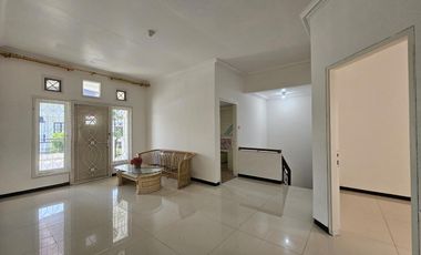 JUAL/SEWA RUMAH 2LANTAI DIAN ISTANA