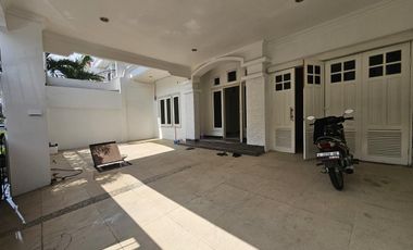 JUAL/SEWA RUMAH 2LANTAI DIAN ISTANA