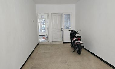 JUAL/SEWA RUMAH 2LANTAI DIAN ISTANA