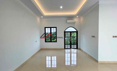 Brand New House Dalam Komplek Lingkungan Tenang
