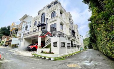 Brand New House Dalam Komplek Lingkungan Tenang