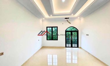 Brand New House Dalam Komplek Lingkungan Tenang