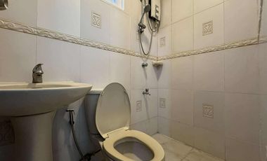 FOR RENT – FURNISHED 2-BEDROOM, 2-STOREY UNIT WITH POOL ACCESS