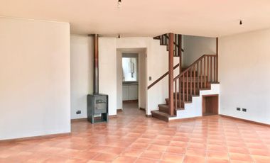 Se arrienda casa en Tejas del Boldo, 4 piezas 3 baños, Curicó